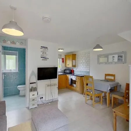 36 Strawberry Hill, Tolroy Manor *